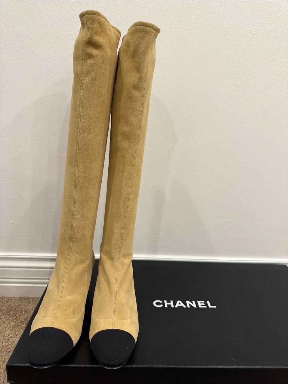 CHANEL elegant timeless